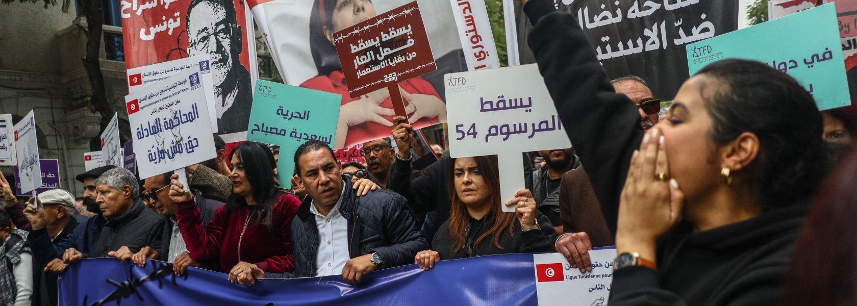 Illustration - Tunisie : Avocats sans frontières contraints de suspendre leurs activités, le régime de Saïed achève d'étrangler la société civile