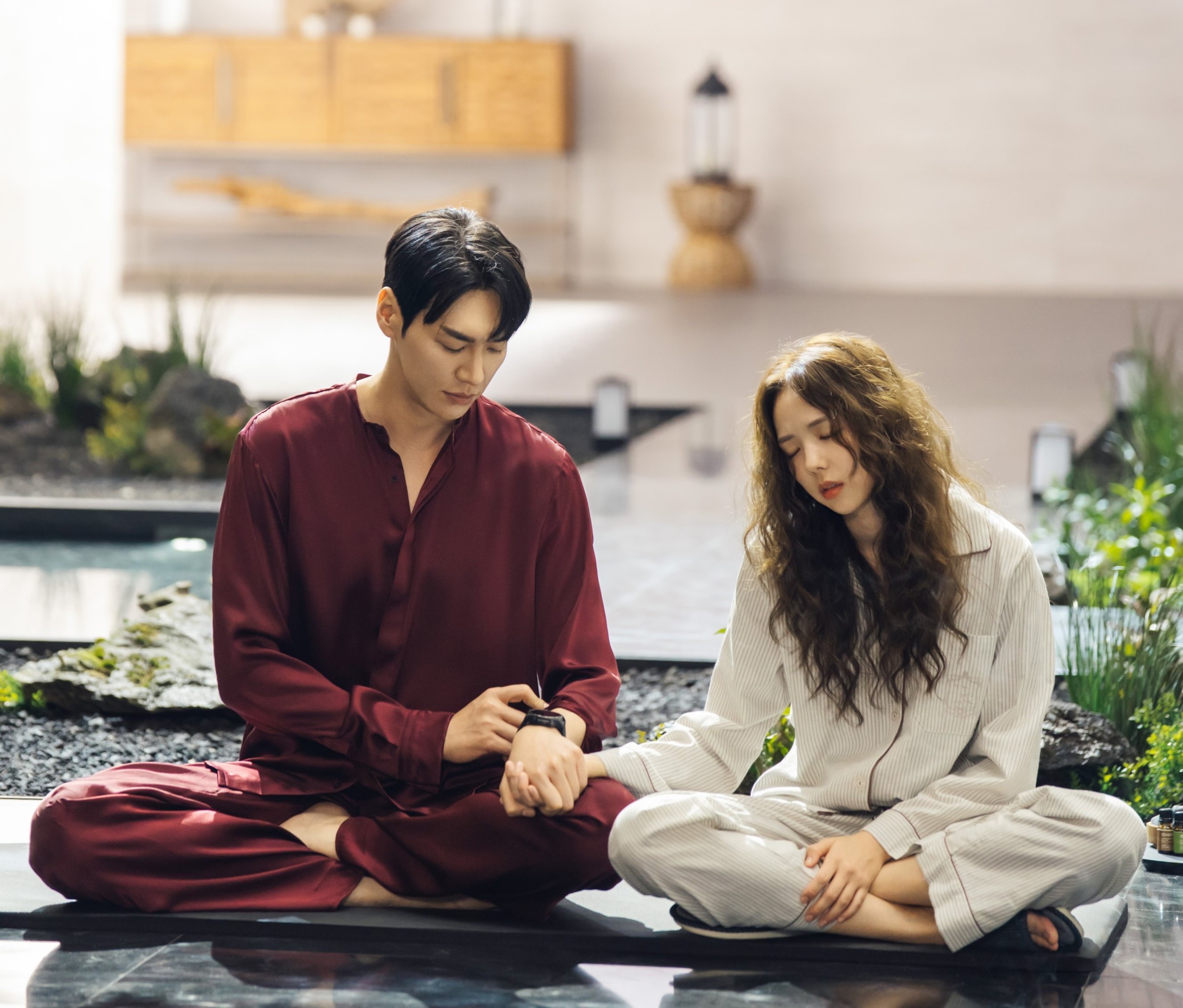 Chae Soo Bin ve Kim Young Kwang’ın Elektrik Do...