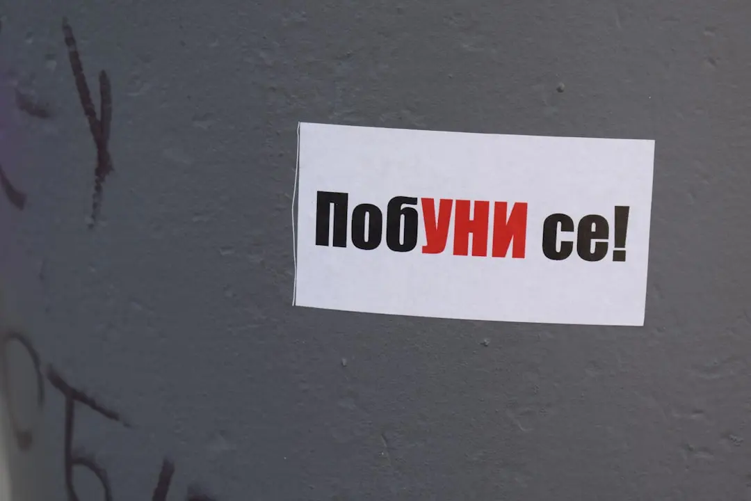 Vânzările de locuințe existente scad în continuare în iulie