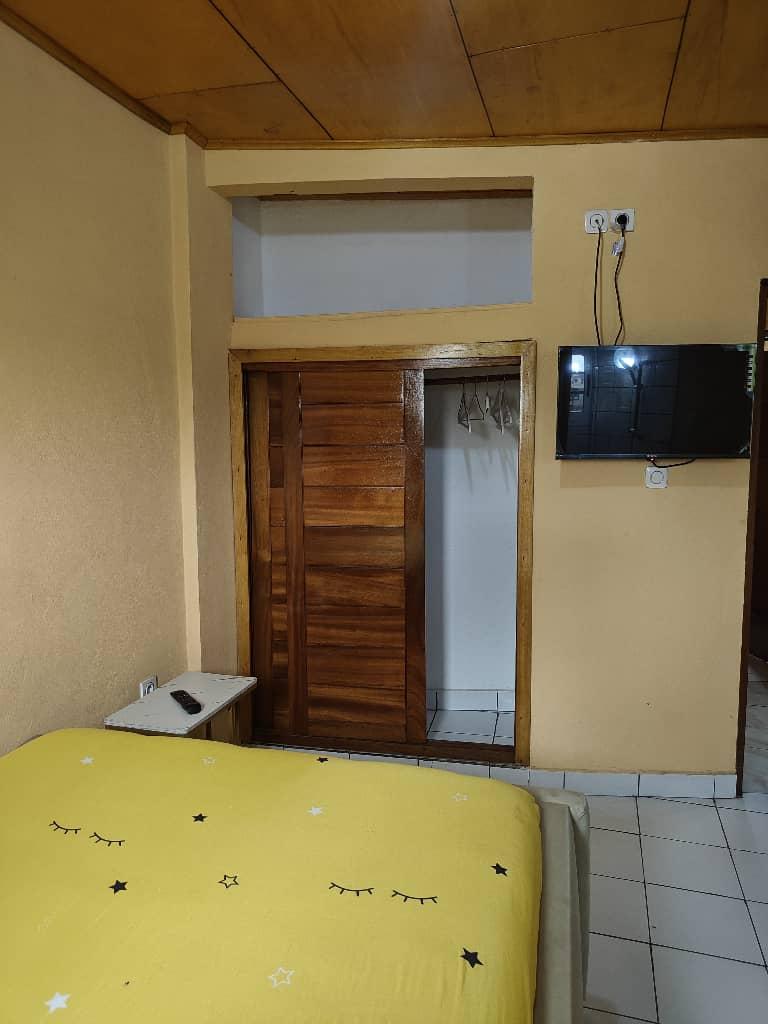 Chambre meublée à louer à Douala - 25000 FCFA/Nuit