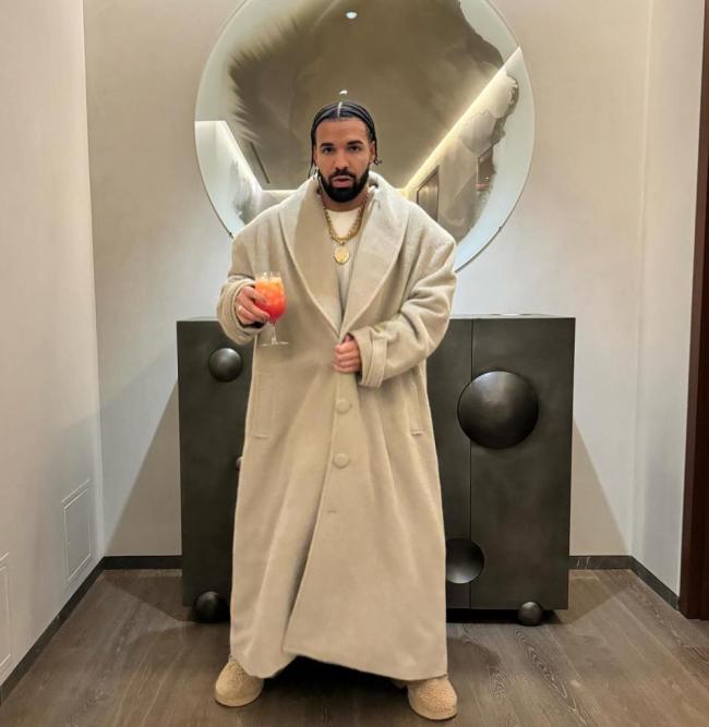 El artista discográfico habló sobre el daño que sufrió en la línea del cabello debido al COVID-19 en 2021.champagnepapi/Instagram