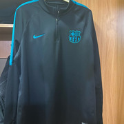 barca-16-zip-top-train