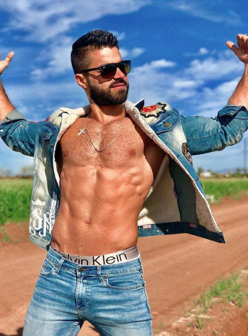[IMAGE:https://i.ibb.co/PCBcLc7/Emilio-denim.jpg]