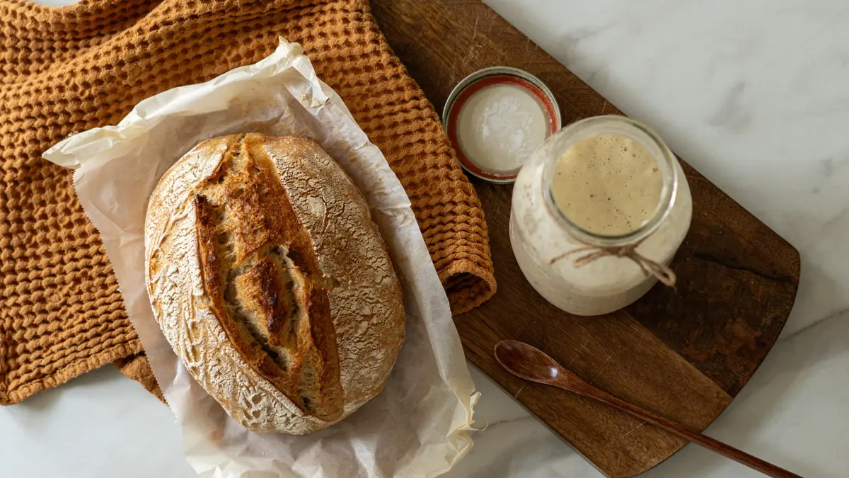 Sourdough Starter vs Discard: What's the Difference?