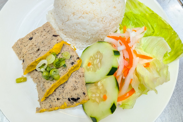 Broken-Rice-with-Egg-Meatloaf
