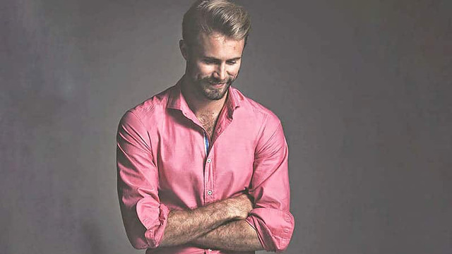 How-to-Wear-a-Pink-Shirts