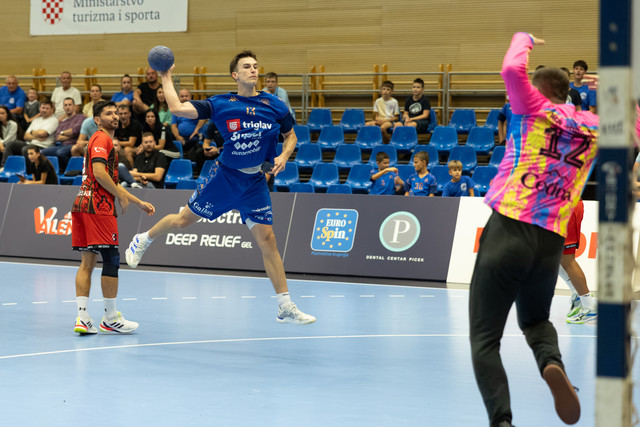 P24 SES GOR 190926 32.jpg