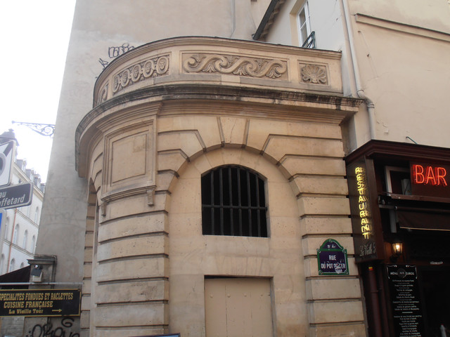 Angle Rue Mouffetard-Rue du Pot de Fer.jpg