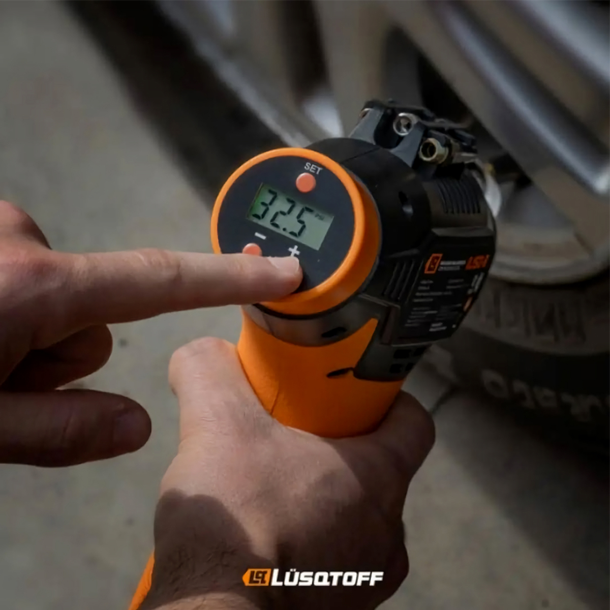 Compresor inalámbrico Lüsqtoff en uso