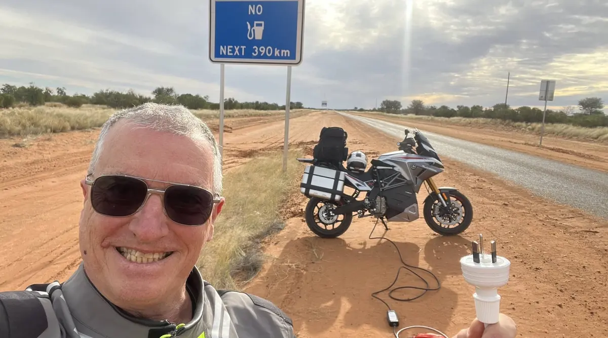 O călătorie epică cu motocicleta electrică în jurul Australiei