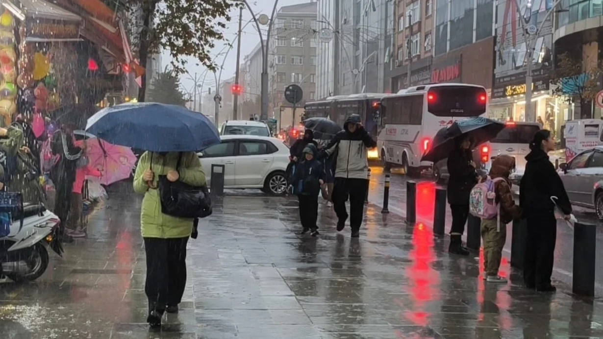 İstanbul ve Beş İlde Sağanak Nedeniyle Okullar Tatil Edildi