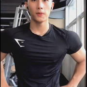 d646极品健身学长身材诱人