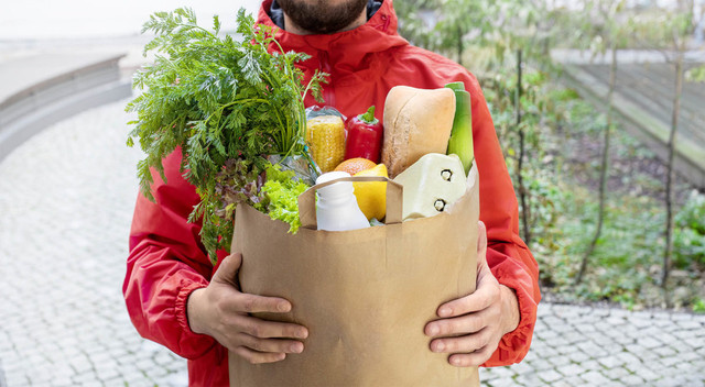 In Champaign-Urbana food delivery services prioritize sourcing fresh ingredients to ensure high-quality meals for customers. They establish partnerships with local farmers and suppliers, promoting sustainability and supporting the regional economy. By sourcing locally, these services reduce carbon footprint and assure customers of wholesome, farm-fresh ingredients in every dish, enhancing the dining experience while fostering a sense of community and environmental responsibility. To know more visit here https://www.goharvestmarket.com/harvest-to-home-grocery-delivery/