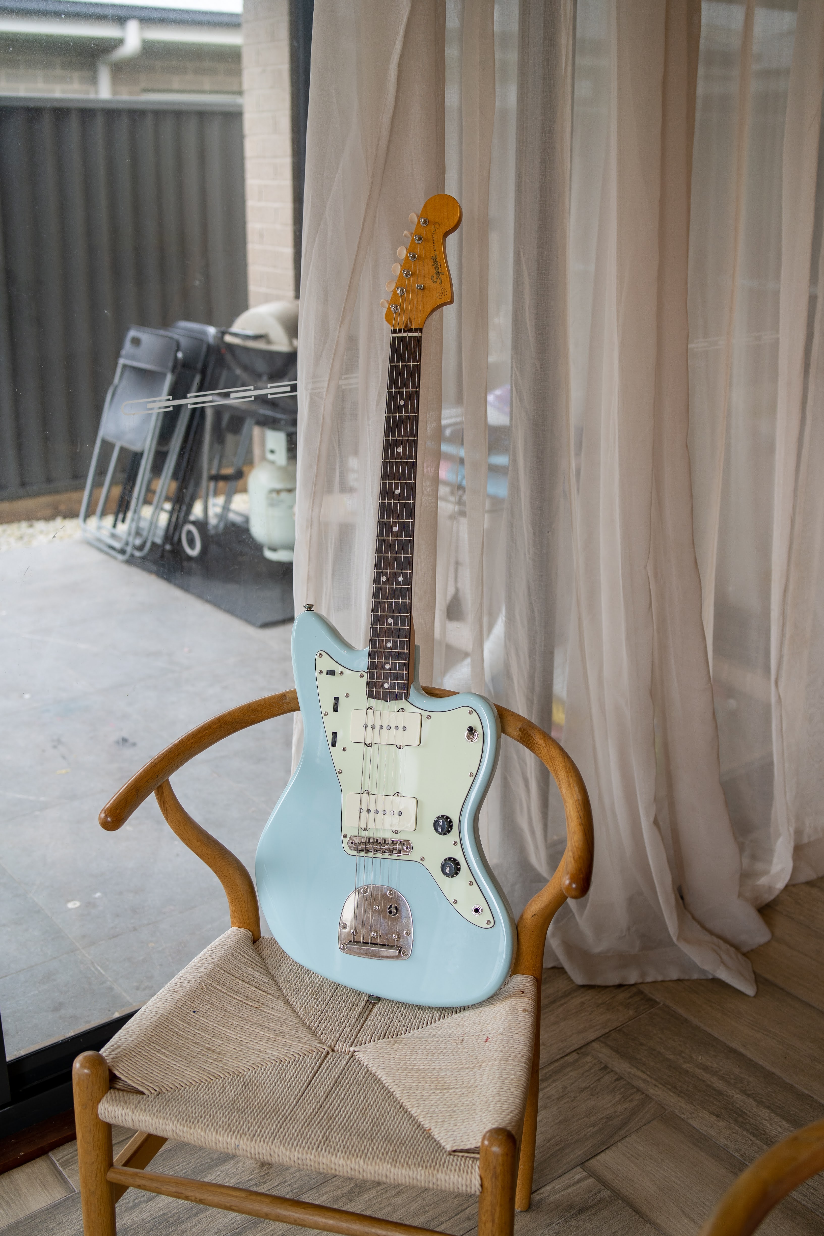 改造されたSquier Classic Vibe Jazzmaster : r/offset