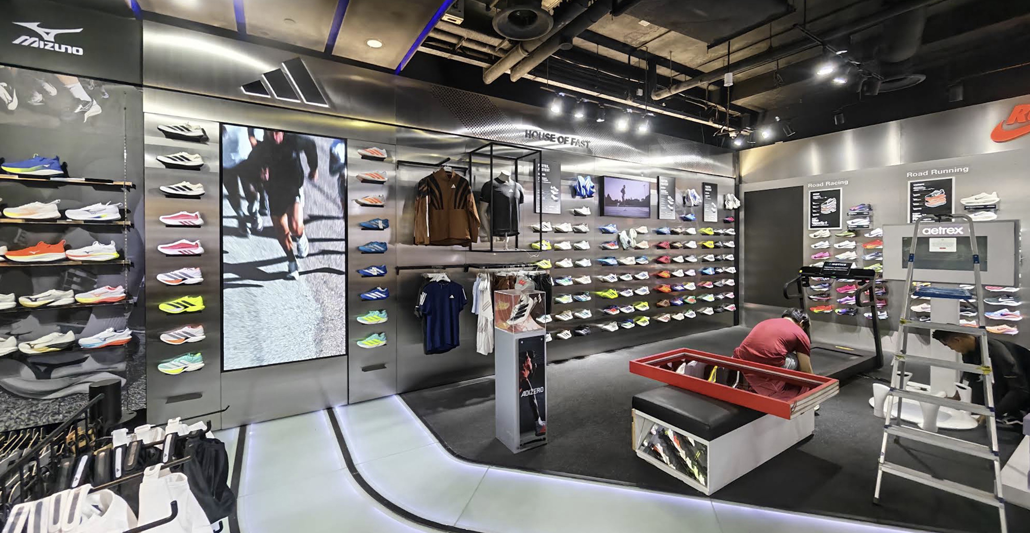 Running shoes and gait analysis fitting at iRun