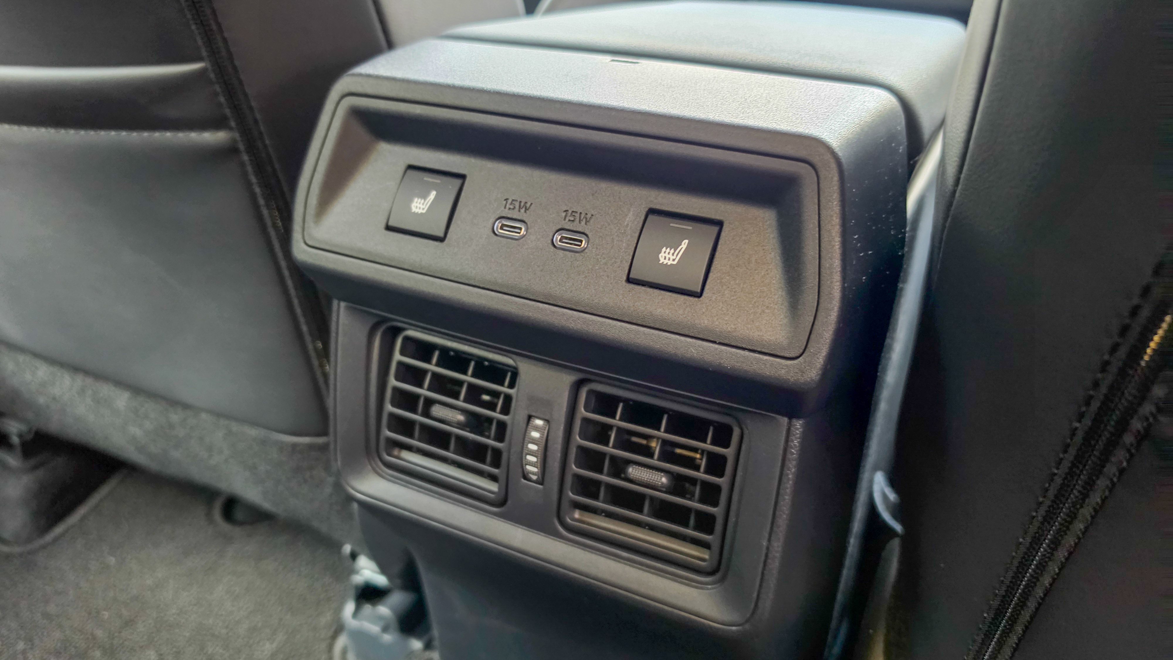 Toyota RAV4_Rear Aircons and USB-C Ports