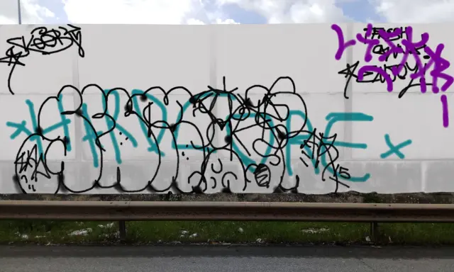 Graffiti artwork by Sumoe