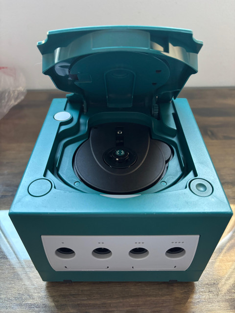 gamecube abierta.jpg