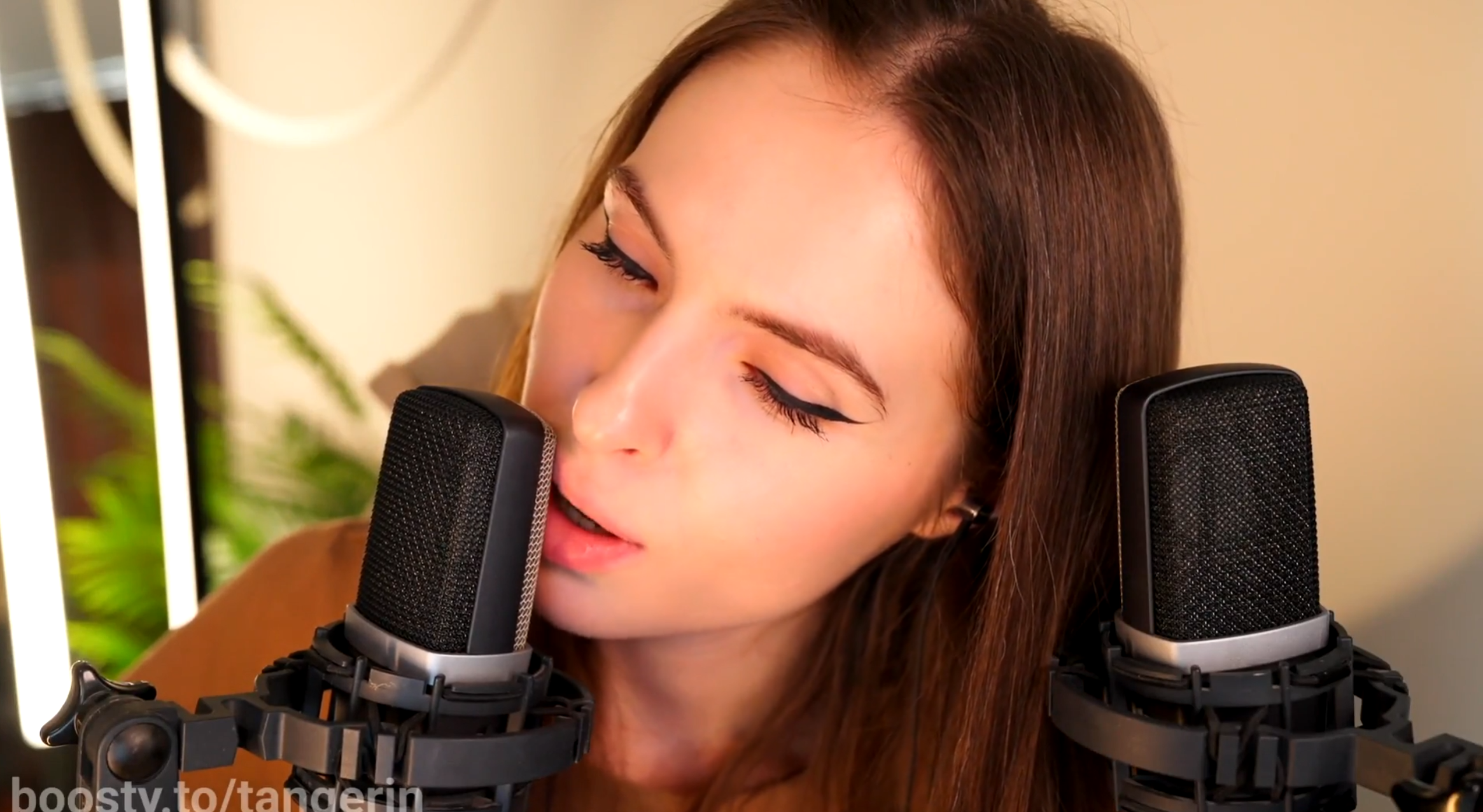 AKG Mic Licking [ Tangerin ]