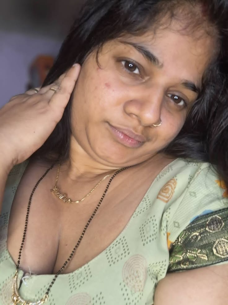 Desi Bhabi Curvy Fashion