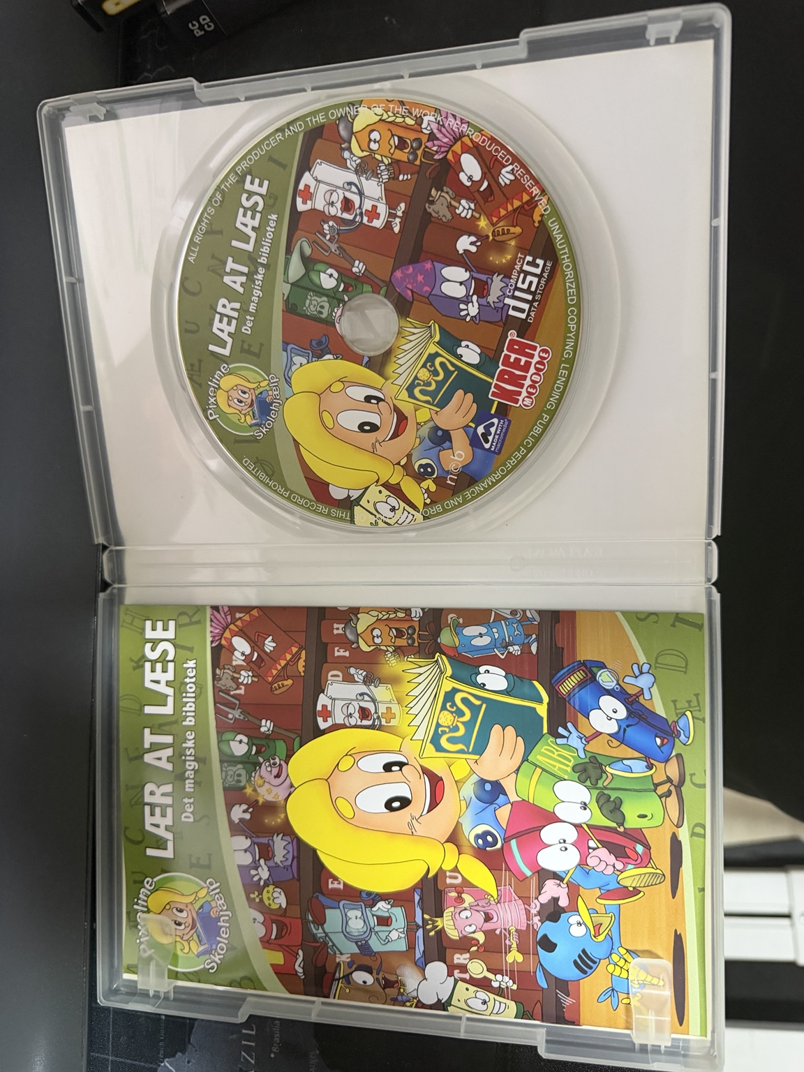 Pixeline Lær at Læse disc and matching booklet