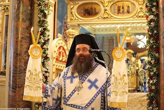 ΑΡΧΙΕΡΑΤΙΚΗ ΘΕΙΑ ΛΕΙΤΟΥΡΓΙΑ ΥΠΕΡ ΤΩΝ ΧΙΩΝ ΟΜΟΓΕΝΩΝ ΣΤΟΝ ΜΗΤΡΟΠΟΛΙΤΙΚΟ ΝΑΟ