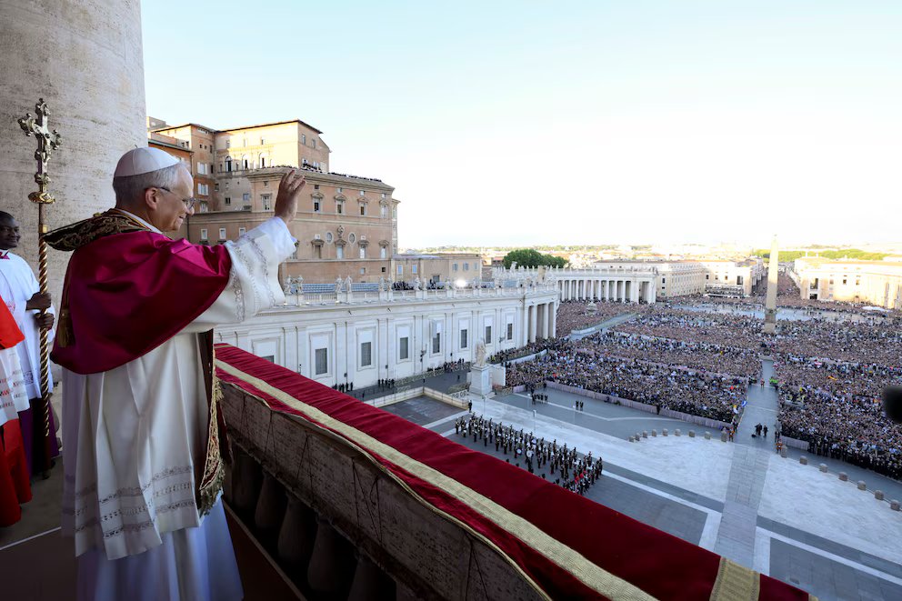 SALUDANDO.avif Mundo :Dónde vivirá el papa León XIV: su decisión puede dar indicios sobre su pontificado