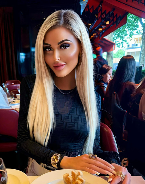 Anne-Rush-Wallpapers-Insta-Fit-Bio.jpg