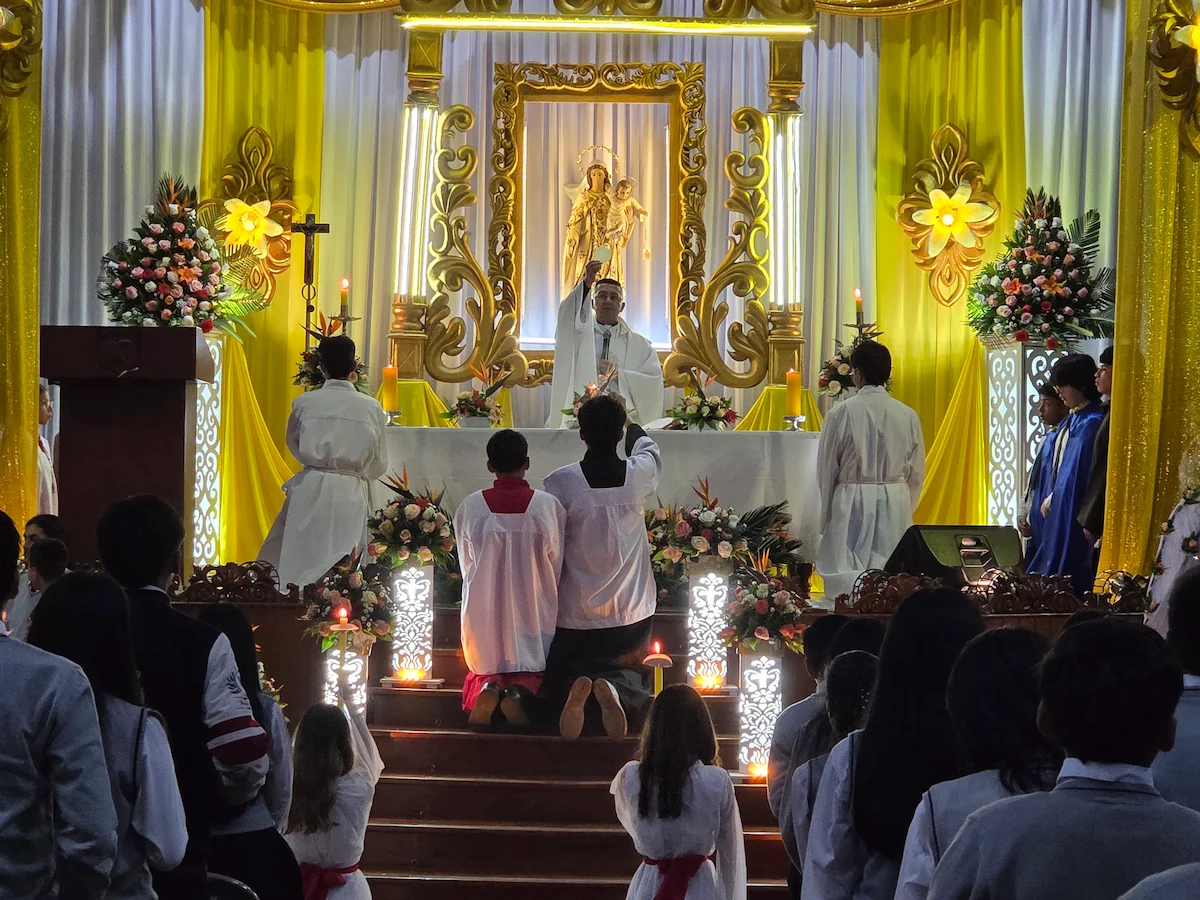 Estudiantes del Liceo de la Merced Maridíaz durante la celebración