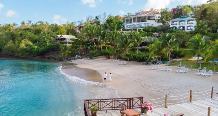 English-Speaking Island Life: 15 Top Choices