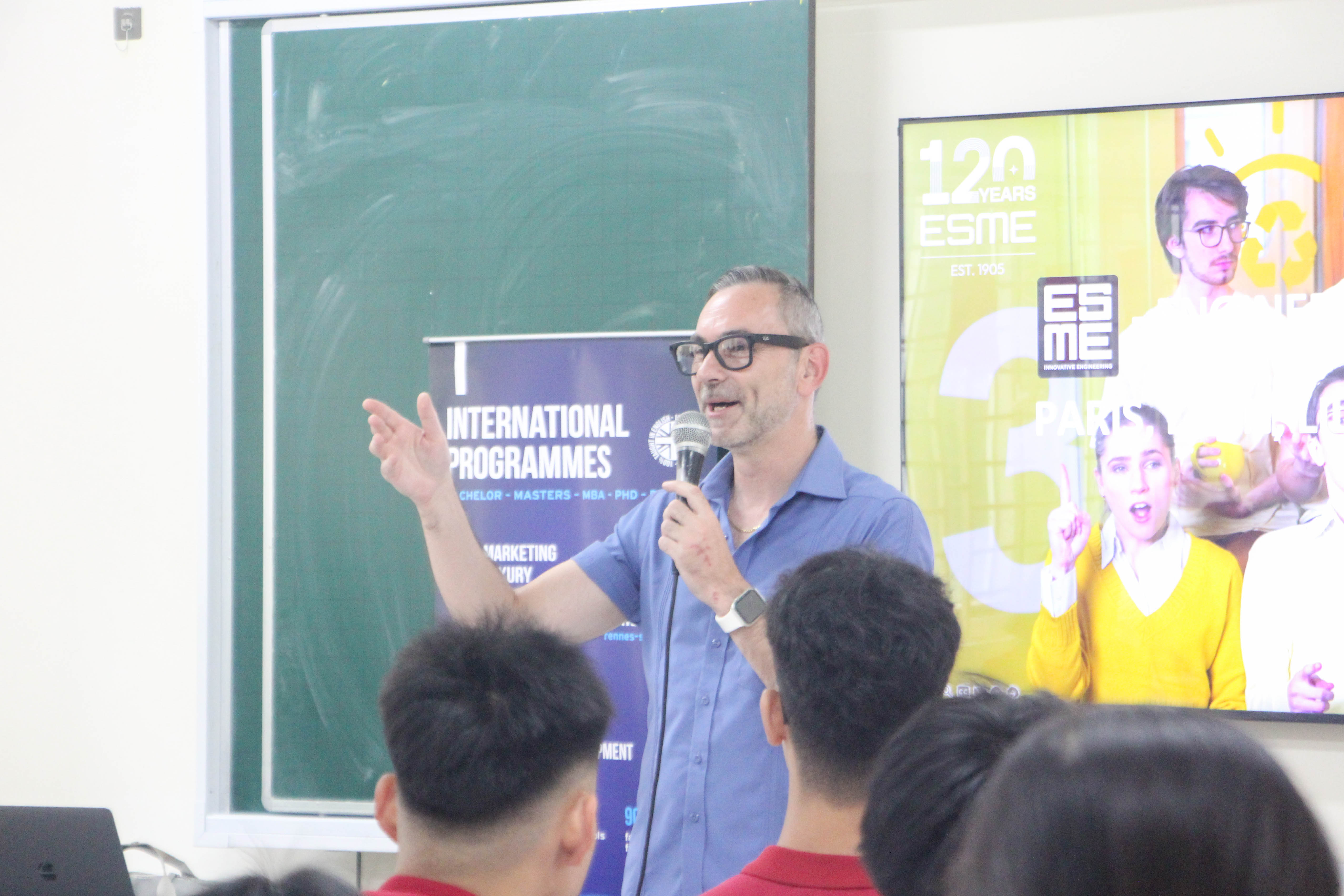 Giao lưu đại học Pháp HES 6