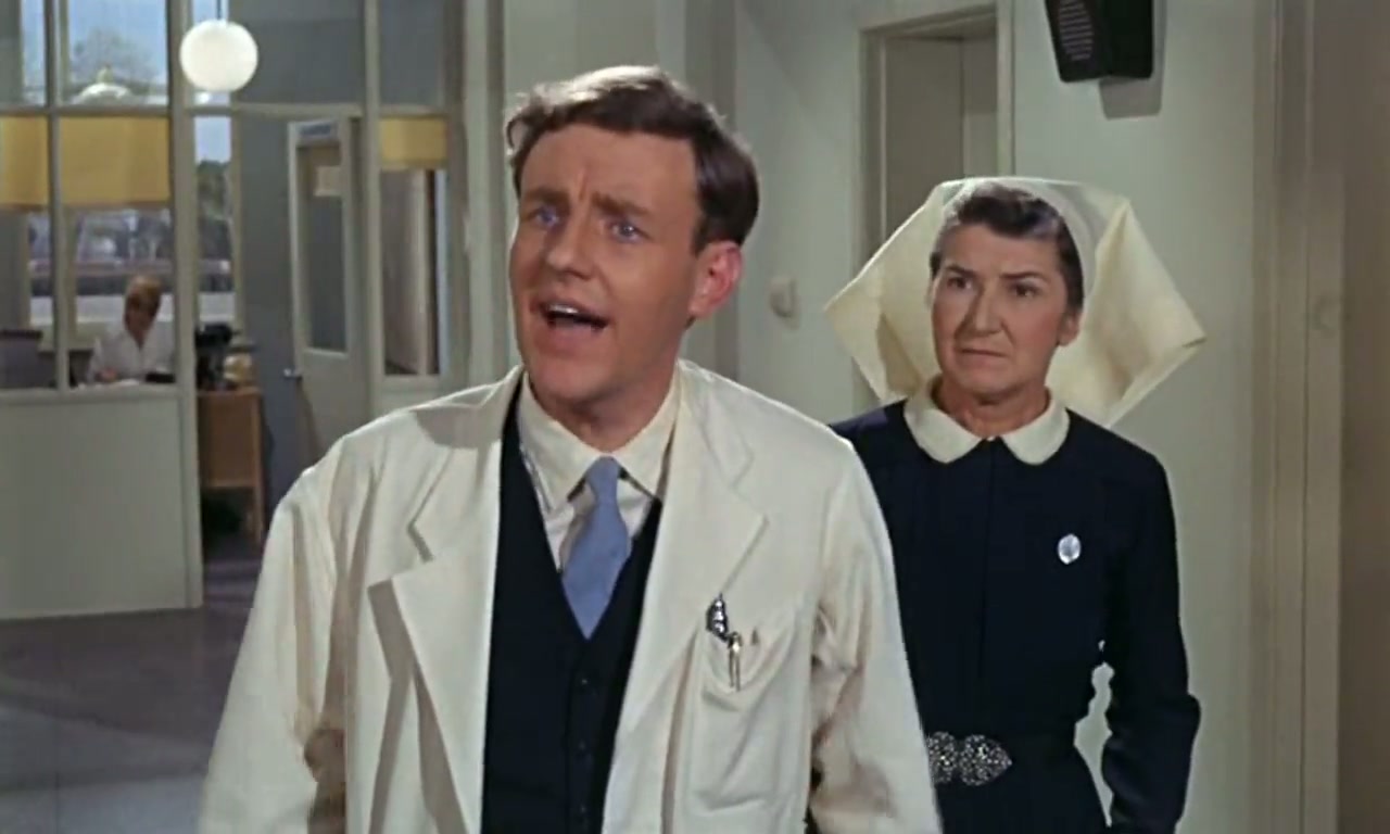 Doctor in Distress Screenshot