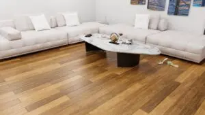 Cât adeziv se folosește pentru parchetul din lemn masiv?