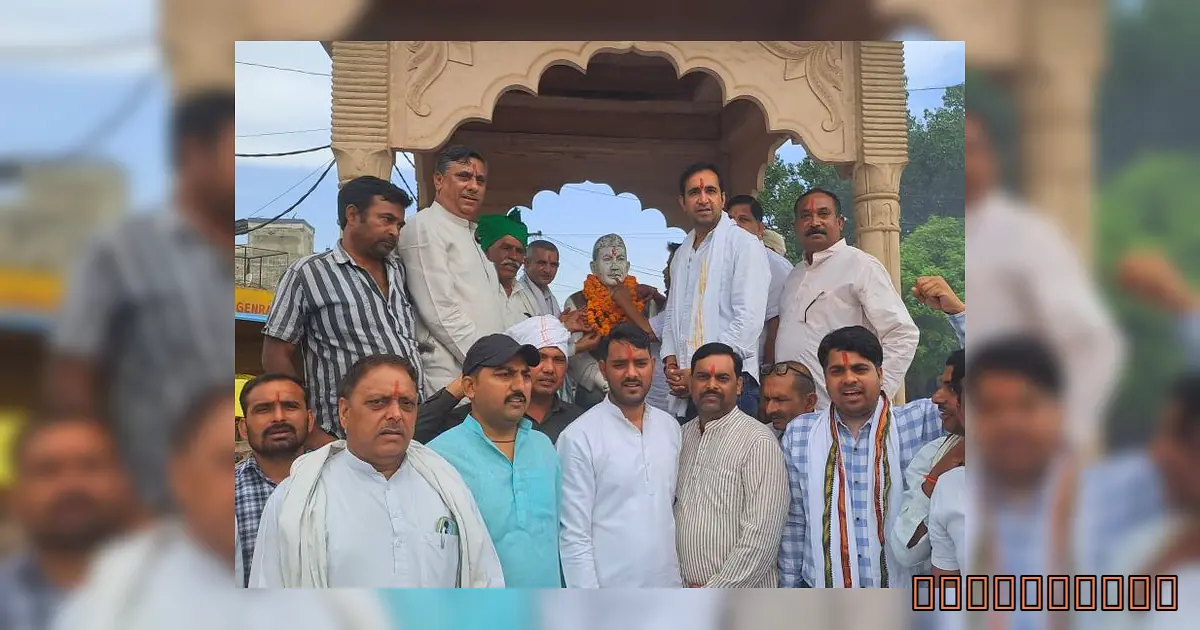 चौधरी चरण सिंह की पुण्यतिथि पर उमड़ा जनसैलाब, सादाबाद में हवन-यज्ञ से दी गई श्रद्धांजलि! - The Family Of The Former Bjp Candidate, Who Was Murdered In The Village