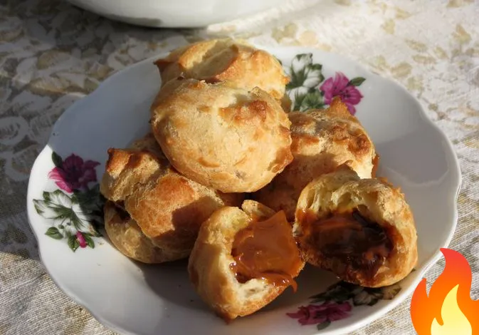 Фото Профитроли с варёной сгущёнкой