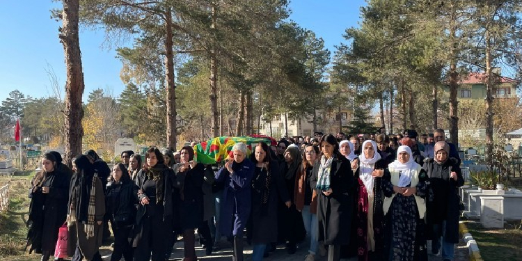 Dilan Karaman zılgıtlarla defnedildi