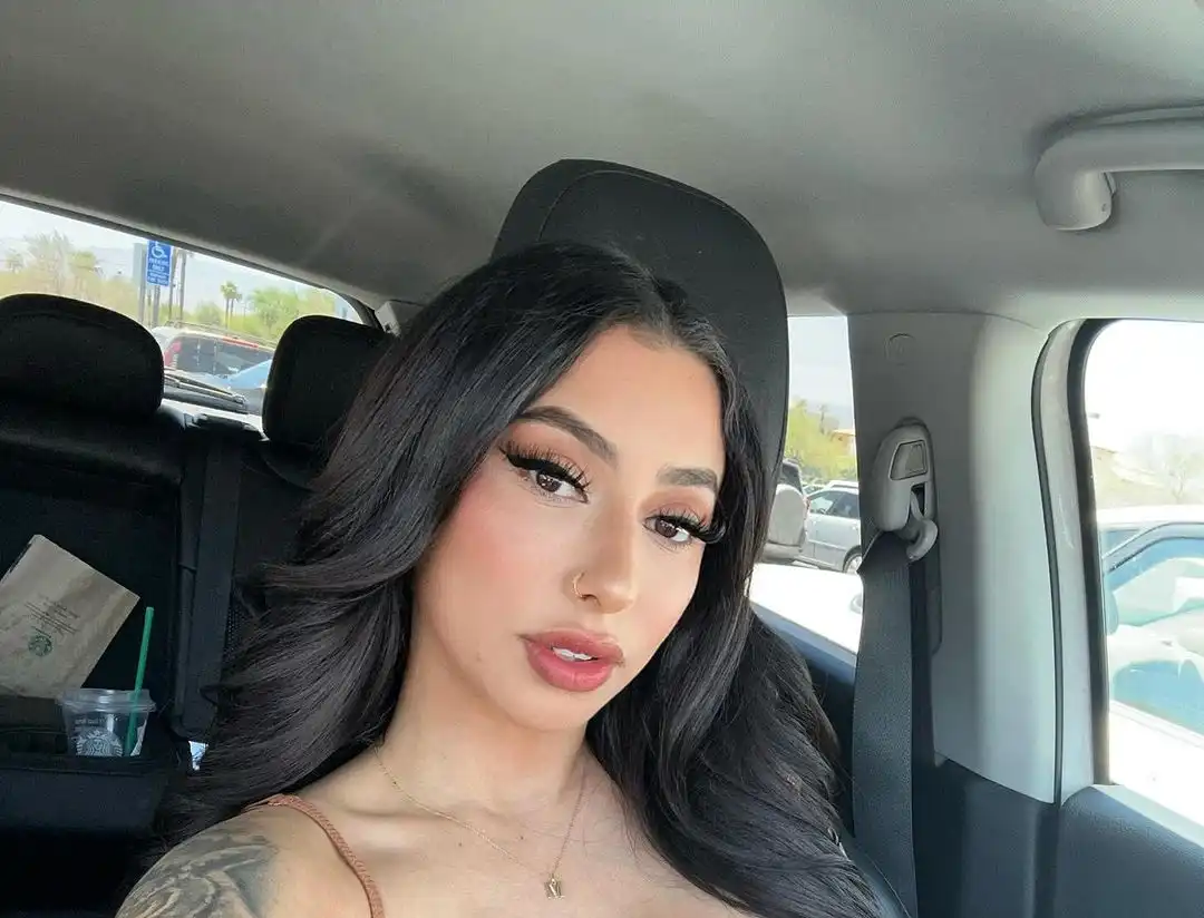 Maria Agredano Wallpapers Insta FIt Bio (6)