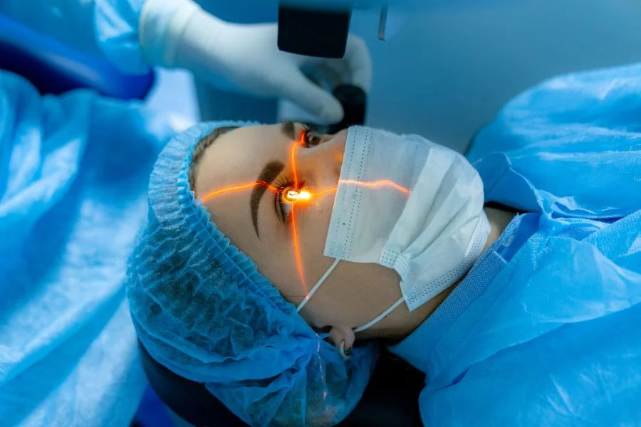 Ilustração de cirurgia ocular