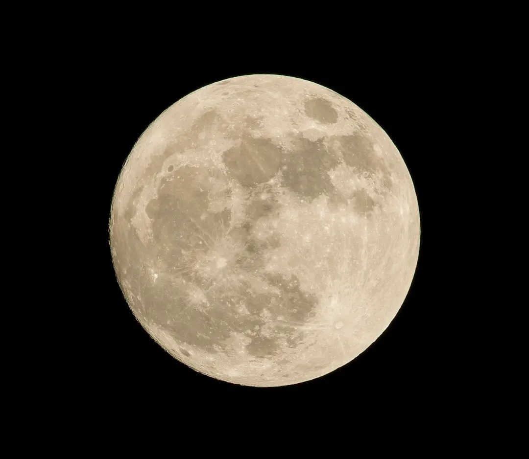 Eclipsa de Lună Plină a peștei din august, stârnește starea globală turbulentă