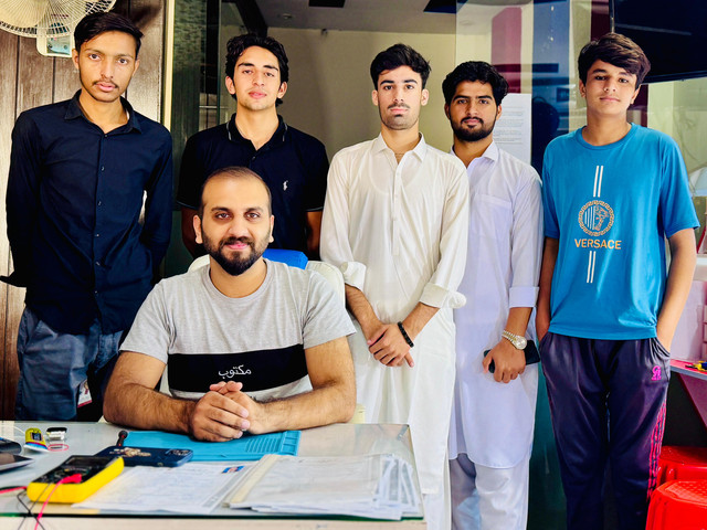 Mobile Repairing Course i Smart Training Institute (18).jpg