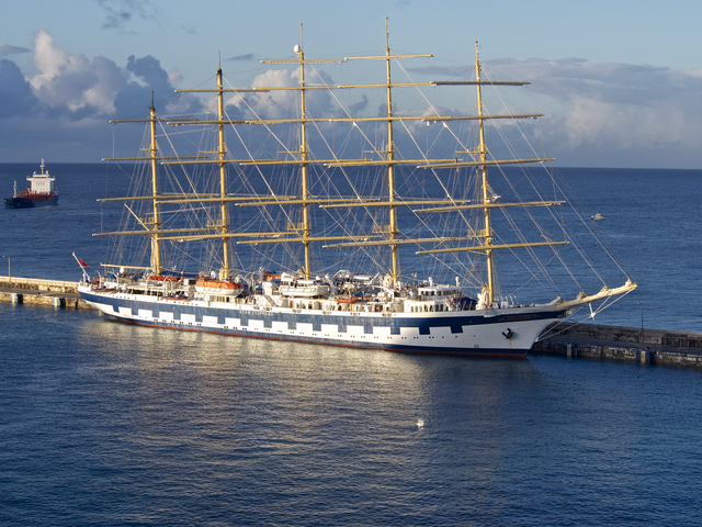 Royal-Clipper