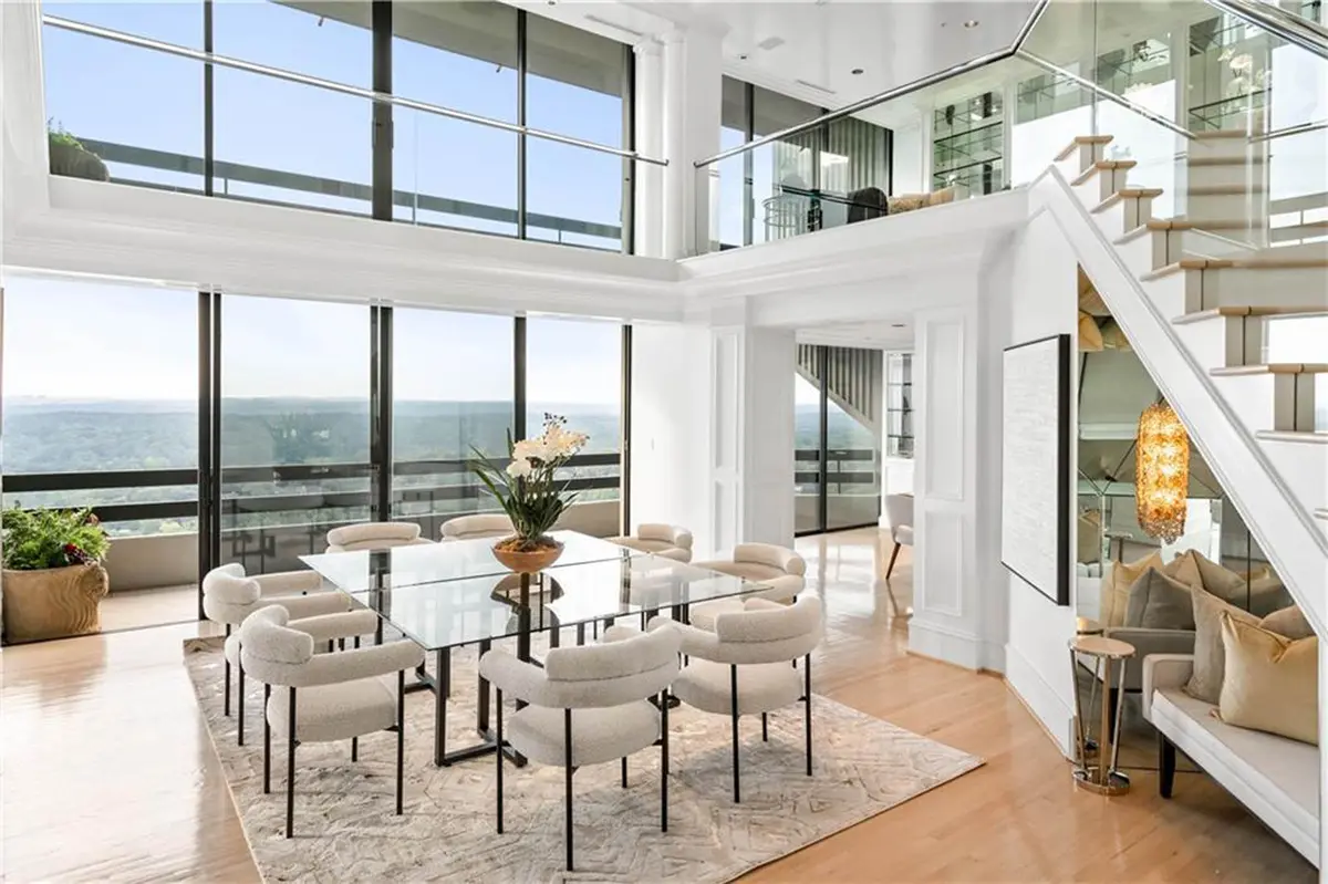 Penthouse-ul de 30 de ani al lui Elton John, vândut cu un profit uriaș