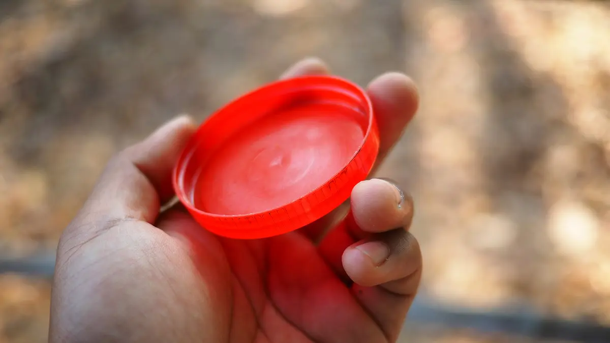 Cum capacele de plastic pot organiza ustensilele de bucătărie