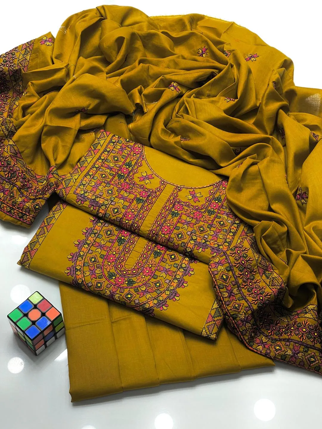 3 Piece Women's Unstitched Lawn Embroidered Suit - Image 4