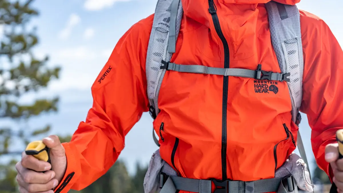 Oportunitate rară: Jacheta Mountain Hardwear Premonition UL, la jumătate de preț
