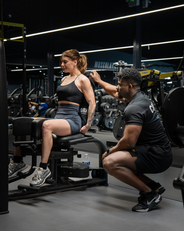 Séance de coaching en salle avec Marius Aholou au Fitness Park La Pommeraie 8