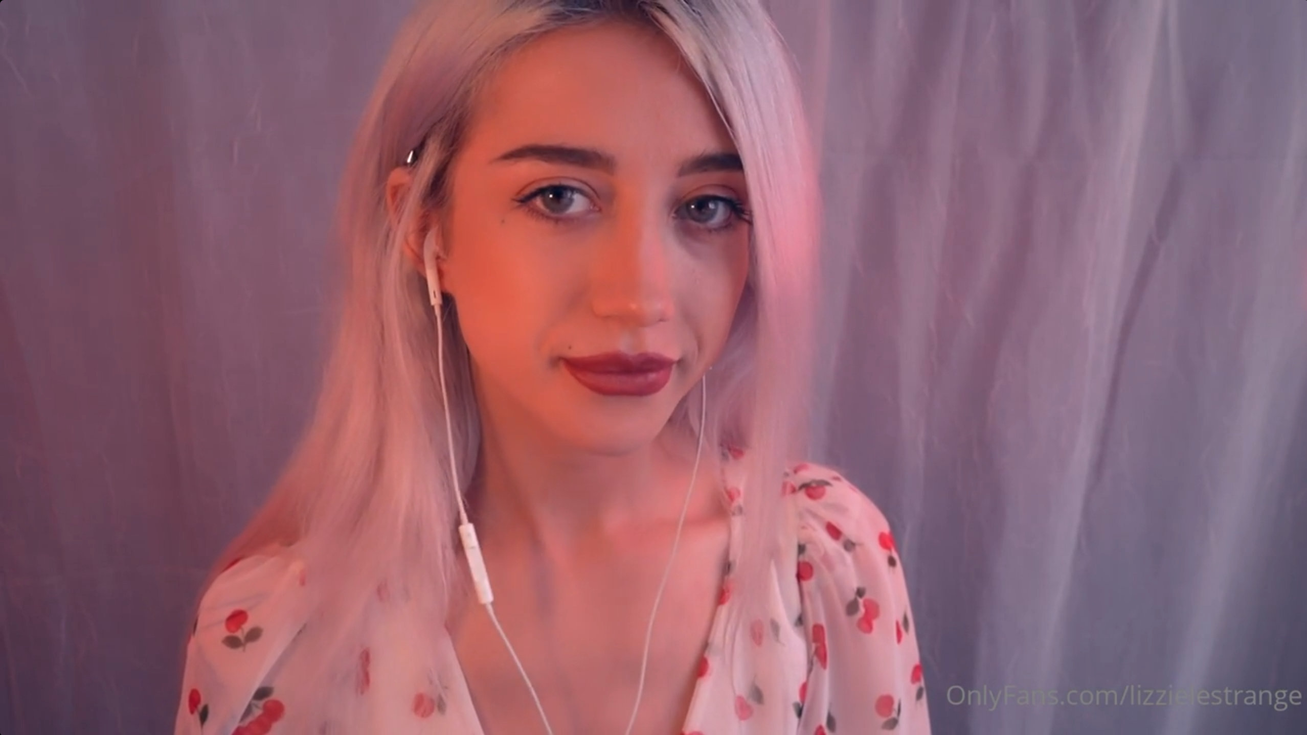 Mouthsounds ASMR [ Lizzielestrange ]