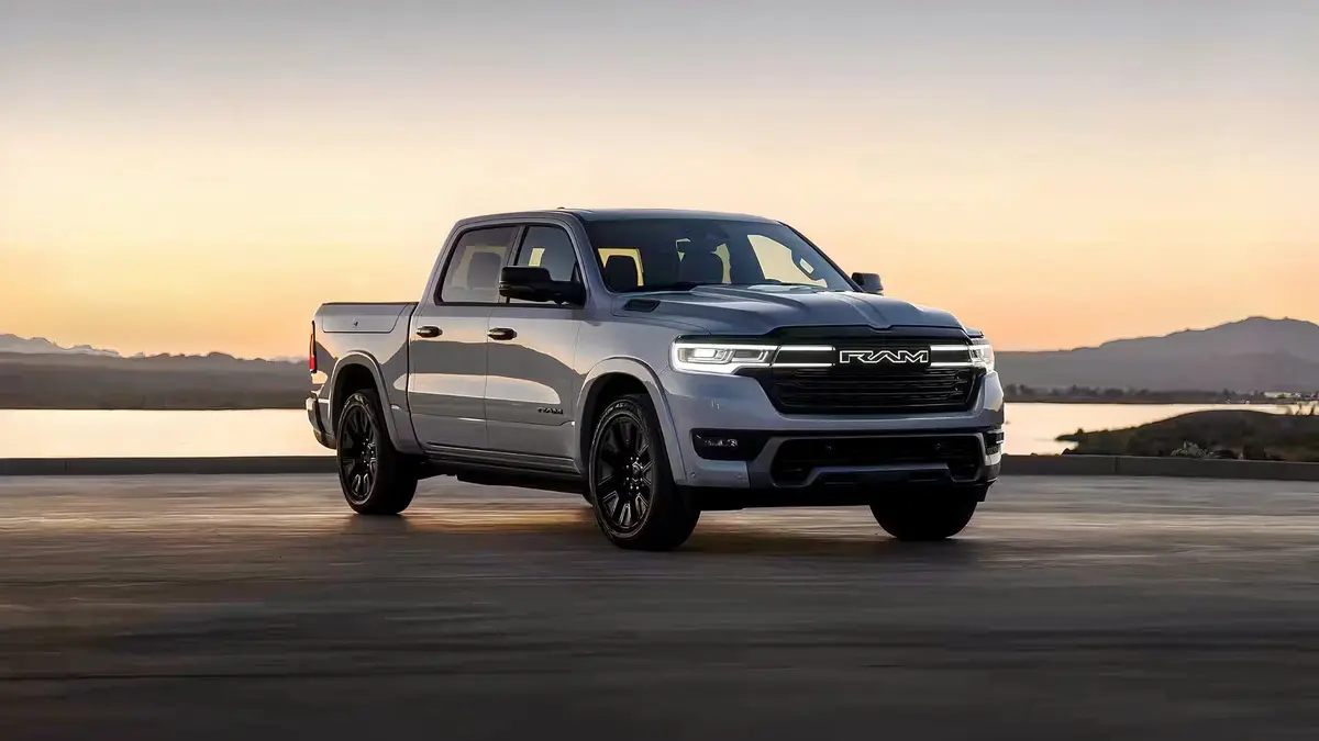 Hibridele, soluția salvatoare: Când electricele se împotmolesc, F-150 PowerBoost preia frâiele