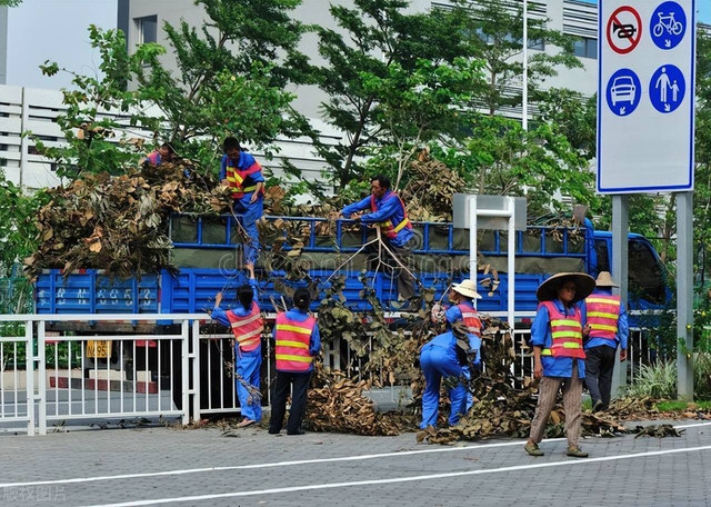 关于杭州开具劳务费发票【15718422515林/经/理//←←←電/威同步】哪里有开发票！经营范围：建筑、租赁、建材、劳务、办公用品、咨询、材料、打印、印刷、家电、工程款、会议、会务、办公耗材、办公设备、医疗器械、体育用品、劳保用品、设备租赁、汽车租赁、场地租赁、办公室租赁、汽车配件、垃圾清运、地推吸粉、车厢、礼品、购物卡、运输、园林绿化、建筑工程、苗木款、电影发行款、广告制作、广告策划、广告设计、活动代理、技术服务、汽车用品、厨房用品、办公桌椅、酒店用品、五金工具、五金材料、金属材料、电子材料、运输、设备维修、电器维修、电梯安装、电梯维修、设备安装、展览、装饰材料、装修、网络维护、物业管理、水电、房屋租赁、房租、信息咨询、咨询、加油、汽油、柴油、广告、酒店住宿、餐饮、机械设备、服务、设备加工，技术加工、机械加工、茶叶、文具、A4纸、硒鼓、墨盒、劳保用品、鞋子、首饰、服装服饰、手撕定额、钢材、管道、不锈钢、铝合金、玻璃制品、塑胶、模具模板、电线电缆、机动车、木材、写真、泡沫字、及时贴刻字、喷绘布、高清V软膜、普通软膜商演出场、肖像代言、广告代言、网络技术、计算机软硬件的技术服务、技术咨询、技术开发、成果转让,企业管理咨询,市场营销策划,网页设计,图文设计,工业产品设计,室内装饰设计,文化创意策划,仓储服务等等统一国税网查询 , 合作共赢！
劳务费，即个人所得税中的劳务报酬。是指个人独立从事各种非雇佣的各种劳务所取所得的，它与工资薪金所得的区别在于劳务报酬是独立个人从事自由职业取得的所得，而工资薪金所得属于非独立个人劳务活动。即在机关和企事业单位中任职、受雇而得到的报酬，存在雇佣与被雇佣关系。 [1]
劳务报酬是指所得：指个人从事设计、装潢、安装、制图化验、测试、医疗、法律、会计、咨询、讲学、新闻、广播、翻译、审计、书画、雕刻、影视、录音、录像、演出、表演、广告、展览、技术服务、介绍服务、经纪服务、代办服务以及其他劳务取得的所得。
劳务费与应付职工薪酬的区别
1、从适用法律角度来看，工资性支出是指按《劳动法》第十六条规定用人单位和劳动者签订劳动合同后支付的工资报酬；而劳务报酬一般是根据《合同法》的有关承揽合同、技术合同、居间合同等规定签订合同而取得的报酬。签订劳动合同的员工，享有《劳动法》的权利义务，和用工单位存在着雇佣被雇佣的关系，用人单位除了支付工资报酬之外，还应履行缴纳社会保险的义务；劳务报酬则不存在这种关系，其劳动具有独立性、自由性，其行为受《合同法》的调整。
2、从管理方式上看，支付工资的员工都记载在企业的职工名册中，并且企业日常都进行考勤或签到，而支付劳务报酬的人员一般则不这样管理。公司雇用的保姆不属于《劳动法》所规定的关系，比如一般公司禁止员工兼职，而保姆则一般同时为几家公司或客户服务，对某一客户按时收费。
3、从财务核算角度来看，工资报酬的支付一般通过“应付职工薪酬”科目核算；劳务报酬一般通过“生产成本”、“管理费用”、“销售费用”等科目核算。
03:58
劳务报酬和工资薪金个税具体计算有何区别？
4、从税务管理角度看，工资报酬的支付应用工资表按实列支，并按规定代扣代缴工资薪金类个人所得税；纳税人支付劳务报酬则需要取得相应的劳务发票，并按规定代扣代缴劳务报酬类个人所得税。两种支出的计税方式完全不同。
工资薪金所得, 适用超额累进税率,税率为百分之三至百分之四十五。税率表：
01:42
00:00/01:42
劳务报酬如何扣税呢？
级数 含税级距 税率(%) 速算扣除数，税法规定：劳务报酬所得的应纳税所得额为：每次劳务报酬收入不足4000元的，用收入减去800元的费用；每次劳务报酬收入超过4000元的，用收入减去收入额的20% ， 税率为20% 。例如：A销售人员当月提成1800元，要交（1800-800）*20% = 200 元个税； 当月提成5000元，则要交5000*（1-20%）*20% = 800 元个税。单次应纳税所得额不超过2万的：应纳税额=应纳税所得额*20%。单次应纳税所得额超过2万元的，不超过5万元的：应纳税所得额*30%-2000。单次应纳税所得额超过5万的：应纳税额=应纳税所得额*40%-7000。
