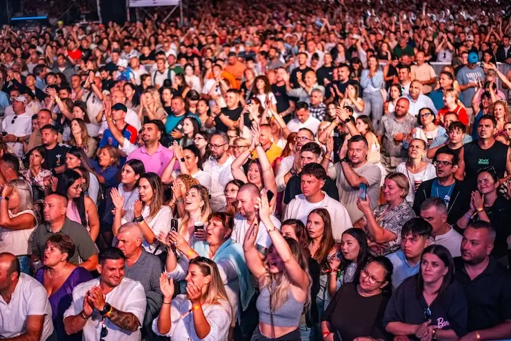 Festivalul STARDUST a reunit 170.000 de fani ai hiturilor anilor ’90 și 2000 la NIBIRU